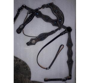 Conjunto de cabezada, pechopetral y riendas de cuero negro estilo western, con adornos florales, incrustaciones de turquesa y tachuelas, cómodo y duradero LLT - Product Image 1