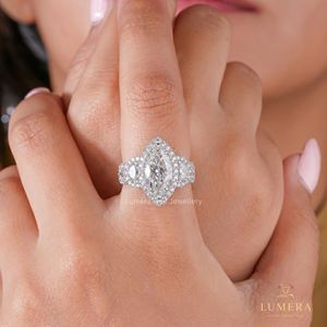 Anillo de declaración para mujer con diamante de laboratorio talla marquesa y halo, de oro macizo, con tres piedras y diamantes laterales de media luna y pera, estilo vintage - Product Image 1
