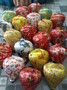 Lanterne en soie à cadre en bambou traditionnel, artisanat vietnamien classique pour la décoration, lanterne en soie et bambou, lanterne artisanale en bambou - Product Image 5