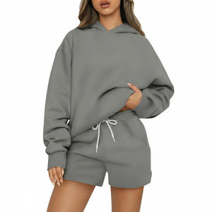 Ensemble décontracté deux pièces pour femme : sweat à capuche et short surdimensionnés en molleton de coton épais, personnalisables avec logo, idéal pour l'hiver - Product Image 1