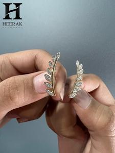 Pendientes de Oro con Diamantes Cultivados en Laboratorio en Forma de Hoja de Lujo, Diseño de Rama de Olivo, Joyería al por Mayor - Product Image 1