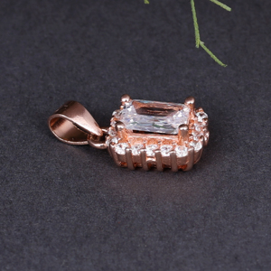 Collier pendentif élégant en or rose plaqué avec halo de zircon cubique taille émeraude, bijou tendance pour femme, cadeau d'anniversaire - Product Image 3