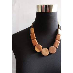 Collier en bois de style classique fait à la main pour femmes, accessoires de mode en cristal, bijoux - Product Image 6