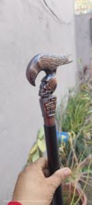 ไม้เท้าเดินทางแบบวินเทจ CH Nautical ทำจากไม้เนื้อแข็ง หัวทองเหลืองแท้ พร้อมด้ามจับทองเหลือง ทำด้วยมือ ปรับระดับได้ พับได้ เหมาะสำหรับผู้ชายและผู้หญิงในช่วงคริสต์มาส - Product Image 6