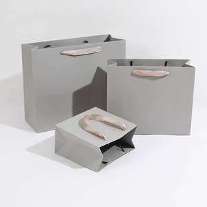 Conception de logo personnalisé, emballage de sacs en papier de luxe, sac cadeau, sac en papier pour les achats avec poignée en ruban pour entreprises - Product Image 2