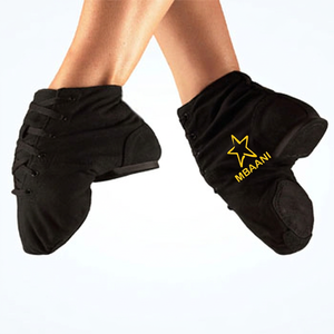 Baskets de danse jazz MBAANI en toile plates unisexe noires avec logo étoile – Chaussures de danse jazz pour femme - Product Image 3