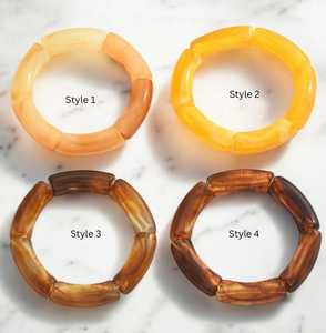 Bracelet élastique transparent en résine tendance pour femme, idéal pour les soirées, à prix raisonnable par Universal Overseas - Product Image 4