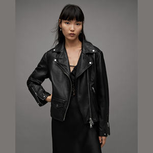 Veste en cuir de vachette noire de luxe, doublée de fourrure, imperméable et coupe-vent pour femme, veste en cuir de moto personnalisée pour l'hiver et les activités de plein air - Product Image 1