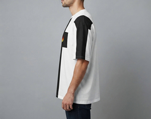 เสื้อยืดคอกลมโอเวอร์ไซส์ผ้าฝ้าย 100% ยี่ห้อดัง ขายดี ลายโลโก้ดิจิทัลตามสั่ง ซักนุ่มแบบ Sand Washed น้ำหนัก 180 กรัม สีพื้น - Product Image 4