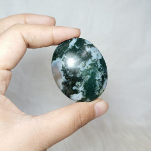 Venta al por mayor de alta calidad Natural Indonesia verde Moos ágata Palma piedra piedras preciosas artesanías curación cristal 45x35x15mm 30 pcs/kg - Product Image 5