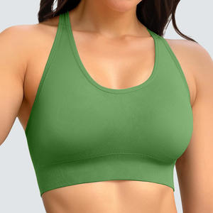 Ensemble de sport confortable pour femme grande taille : soutien-gorge de yoga extensible et legging (haut et bas) avec maintien moyen pour usage quotidien actif - Product Image 1