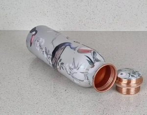 Botella de agua de cobre puro con estampado floral de pavo real de lujo para beneficios ayurvédicos para la salud, hecha a mano, a prueba de fugas, botella deportiva. - Product Image 1