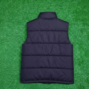 เสื้อกั๊กพัฟเฟอร์ผู้ชายทรงสลิมขายดี ออกแบบใหม่ OEM ระบายอากาศได้ดี สวมใส่สบาย ไม่มีแขน ผลิตจากผ้าฝ้าย เหมาะสำหรับฤดูหนาว รับผลิตตามแบบ - Product Image 5