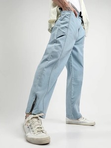 Jeans Premium en Denim Coupe Large Tissée Écoresponsable pour Toutes les Occasions – Collection Printemps - Product Image 1