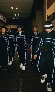 Conjunto Deportivo Impermeable y Cortavientos Personalizado para Hombre, Chaqueta y Pantalones de Poliéster y Nailon Reflectantes, Ropa Deportiva para Exteriores - Product Image 5