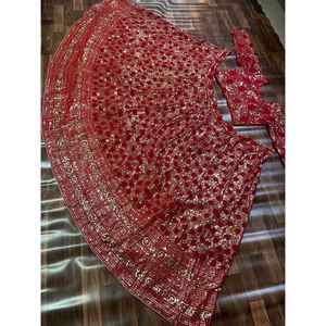 Ropa de Diseñador India y Pakistaní, Hermoso Trabajo de Bordado, Lehenga Choli - Product Image 3