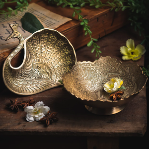 Juego de Vajilla de Aluminio con Motivo Floral de Pavo Real, Grabado a Mano |   Utensilios de Cocina Portátiles Contemporáneos de Lujo - Product Image 1