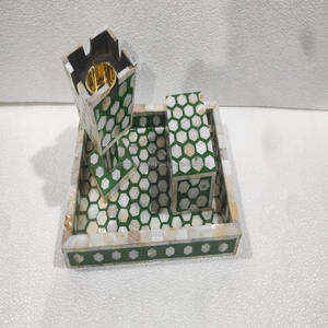 Porte-encens artisanal pour les célébrations de l'Aïd et la décoration intérieure du Ramadan, brûleur de Bakhoor arabe artisanal avec incrustation de nacre - Product Image 1