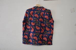 Conjunto de Pijama de Algodón Estampado a Mano en Azul Índigo para Mujer, Camisa de Manga Corta con Botones y Pantalones Cortos a Juego con Estampado Floral Tropical, Ideal para el Verano - Product Image 4