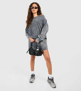 Ensemble deux pièces pour femme : sweat-shirt à épaules dénudées et short en molleton gris délavé, tenue décontractée, coupe confortable et détendue - Product Image 3