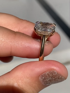 Anillo de compromiso solitario con halo oculto y corte alargado de 3 quilates – Certificado IGI - Product Image 2
