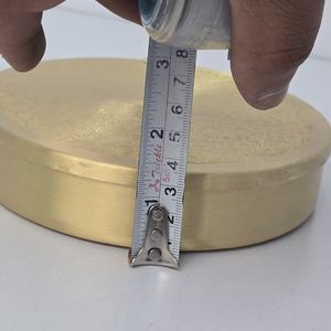 Caja de Especias Redonda de Latón Hecha a Mano con 7 Compartimentos, Tapa Grabada, Ecológica y Duradera, Organizador de Masala Dabba Indio, WB Inc India - Product Image 6