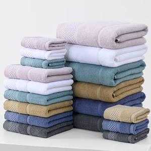 Serviettes en coton personnalisées en gros à bas prix, grammage élevé, douces et lisses, très absorbantes, séchage rapide, collection de serviettes de bain pour hôtel et spa - Product Image 1