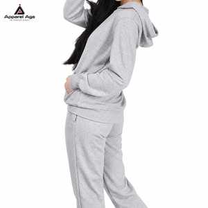 Ensemble survêtement 2 pièces pour femme, pantalon de jogging et sweat à capuche gris uni, personnalisable avec logo, haute qualité, vente en gros - Product Image 3