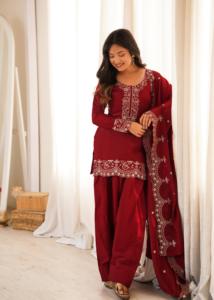 Conjunto de Kurta de Seda Romana Bordada con Cristales para Mujer, con Shalwar Farshi y Dupatta |   Traje Estilo Pakistaní Listo para Usar - Product Image 4