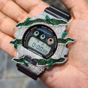 Montre numérique vintage Iced Luxe, boîtier en acier inoxydable incrusté de strass, cadran en cristal saphir, mouvement à quartz, couleur personnalisée - Product Image 6