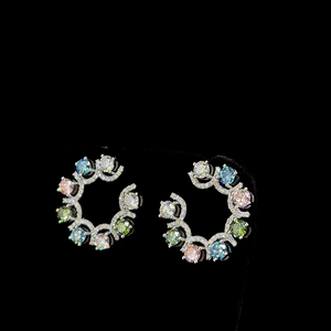 Pendientes de Oro de 10K con Diamantes Multicolores Cultivados en Laboratorio |   Pendientes Geométricos Clásicos |   Joyería de Lujo para Mujer - Product Image 2