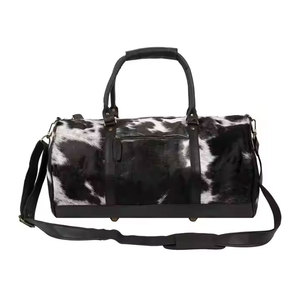 กระเป๋าหนังดีไซน์ทันสมัยพร้อมซับในโพลีเอสเตอร์และซิปปิด สำหรับการเดินทาง จุของได้เยอะ ดีไซน์มีสไตล์ - Product Image 1