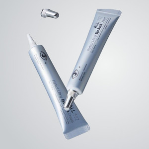 Crème pour la peau coréenne K-Beauty Olnijeu Perfect Lifting Eye Bag Cream Fabriquée en Corée 10 g x 3 pièces Collagène - Product Image 1