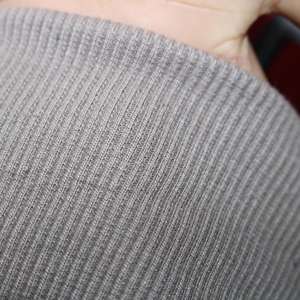 Sudadera MCGUIRE GRIS OSCURO con Cuello Alto, 100% ROJO, Apliques Bordados, Cuello Ancho, Hilos Finos - Product Image 6