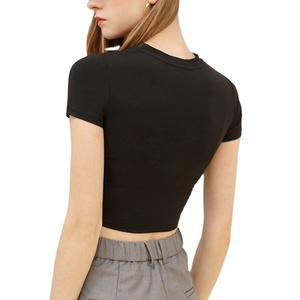 เสื้อครอปท็อปสีดำสำหรับผู้หญิง แขนสั้น คอกลม ทรงเข้ารูป ผ้าเจอร์ซีย์ถักเนื้อแน่น สไตล์มินิมอล สำหรับฤดูใบไม้ผลิและฤดูร้อน - Product Image 2