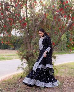 Salwar Kameez de Georgette Negro Jet de Lujo, Corte Ajustado, con Bordado Pesado de Zari Plateado, Kurta Recta y Palazzo Acampanado, Estilo Indio-Pakistaní - Product Image 5