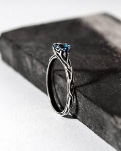 Anillo de Compromiso de Topacio Azul Yona Twig Branch, Inspirado en la Naturaleza, Plata de Ley, Certificado IGI, Bañado en Rodio, Gema con Corte Facetado - Product Image 3