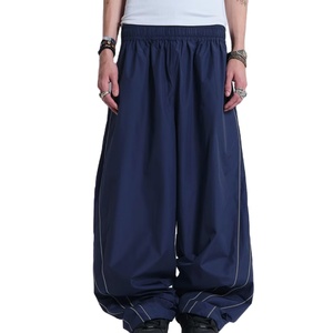 Pantalon de jogging cargo streetwear pour homme, molletonné, multi-poches, coupe ample, en coton, personnalisable - Product Image 1