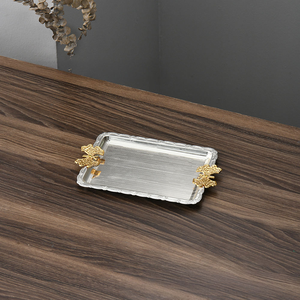 Bandeja Rectangular Decorativa de Acero Inoxidable con Asas Florales Doradas y Borde Repujado para Bodas, Mesas de Comedor y Hoteles - Product Image 4