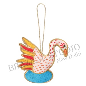 Hecho a mano respetuoso con el medio ambiente terciopelo/Tela de satén bordado personalizado al por mayor adornos para árboles de Navidad con camello caballo de mar - Product Image 6