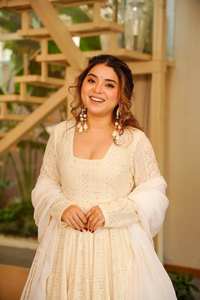 Ensemble haut et dupatta en georgette douce avec broderie de fil Zari et sequins de 3 mm - Product Image 5