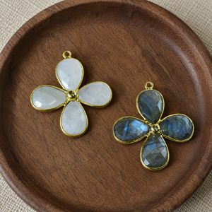 Pendentif fleur en labradorite |   Breloque en pierre précieuse en forme de poire facettée pour la fabrication de bijoux, à utiliser pour collier - Product Image 3