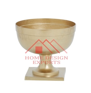 Centro de Mesa Decorativo con Lazo de Flores sobre Columna Cuadrada para Bodas y Jardines, Centro de Mesa Decorativo con Cuenco Dorado - Product Image 1