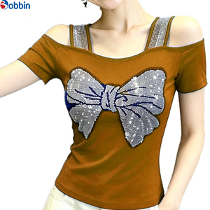 Haut court personnalisé pour femme, noir, à sequins et nœud, style épaules dénudées, coupe ajustée, manches courtes, style doux, printemps-été - Product Image 2
