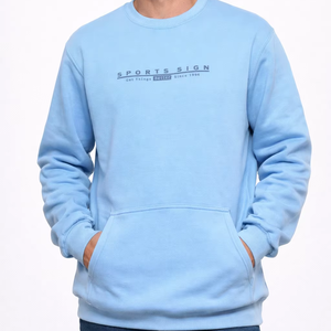 Sweat-shirt en molleton bleu ciel pour homme de qualité supérieure avec poche kangourou sur le devant, tissu en mélange de coton ultra-doux pour un confort chaud et douillet - Product Image 1