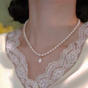 สร้อยคอมุกน้ำจืดธรรมชาติสไตล์เรโทรสุดหรู พร้อมสายคล้องคอแบบมีประกาย สร้อยข้าวเม็ดเล็ก ดีไซน์เฉพาะสำหรับผู้หญิง - Product Image 4