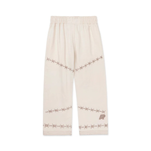 Uniforme de Artes Marciales Blanco para Jiu-Jitsu, Modelo Albino & Preto Barrier Gi, con Diseño de Bordado de Alambre de Púas y Detalles Blancos - Product Image 4