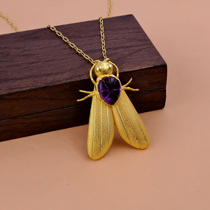 จี้สร้อยคอรูปแมลงประดับพลอยอเมซอนไนต์สีม่วงอมม่วง ชุบทอง 18K บนทองเหลืองแกะสลัก ดีไซน์ทันสมัย ทำด้วยมือ สำหรับผู้หญิง - Product Image 1