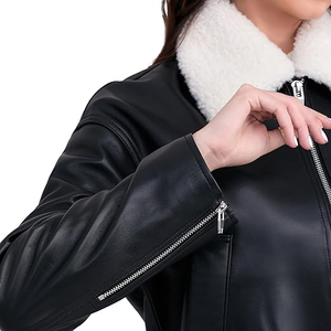 Chaqueta Bomber de Cuero PU Negra para Mujer con Cuello de Piel Sintética, Cierre de Cremallera, Manga Larga, Estilo Invernal, Color Sólido - Product Image 2