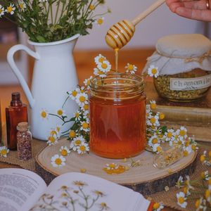Miel naturel biologique en pots en verre personnalisés avec étiquettes personnalisées pour l'emballage de détail et la vente en gros - Product Image 1